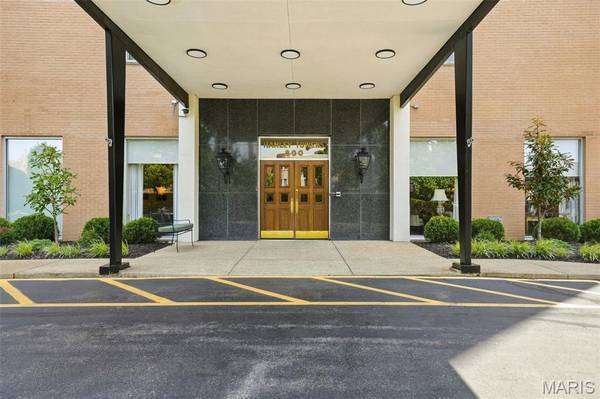 900 S Hanley RD #1D, Clayton, MO 63105
