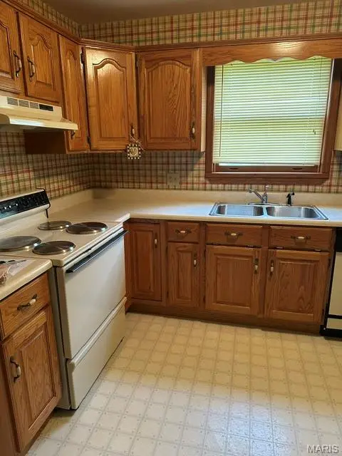 305 Sunny Acres DR, Doniphan, MO 63935