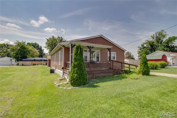 130 W Maple ST, Hartford, IL 62048