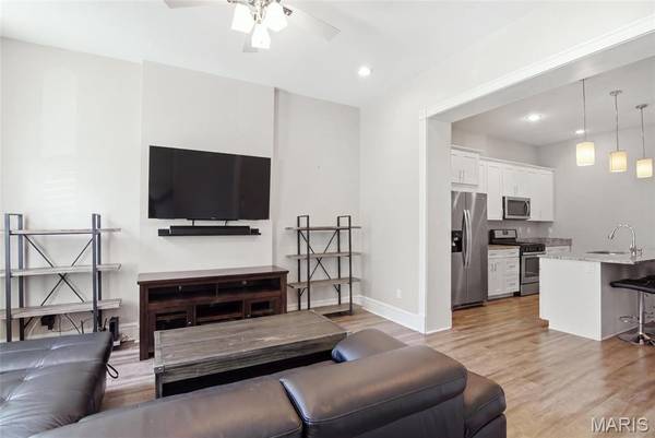 2723 Allen AVE, St Louis, MO 63104