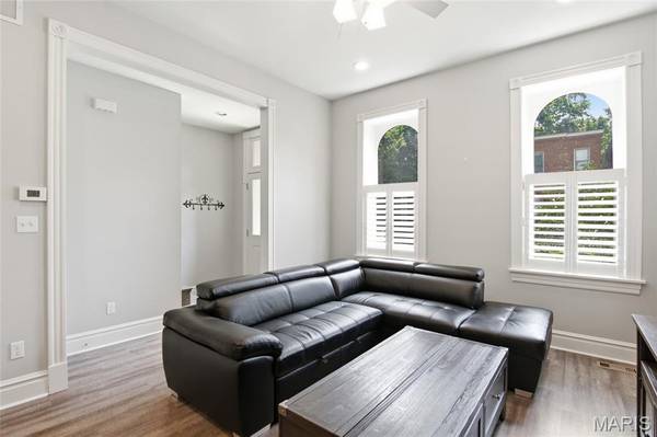 2723 Allen AVE, St Louis, MO 63104