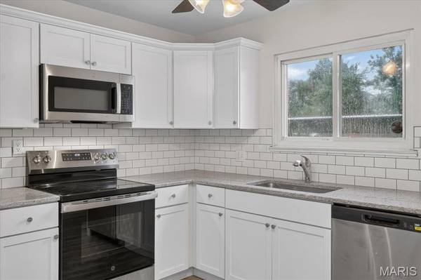 4113 Gulf SHR W, Florissant, MO 63034