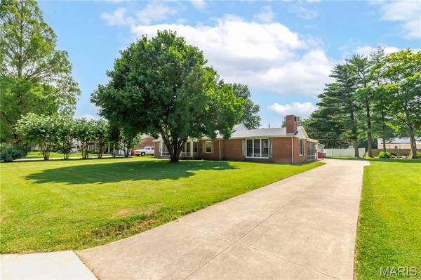 915 Moore AVE, Sikeston, MO 63801