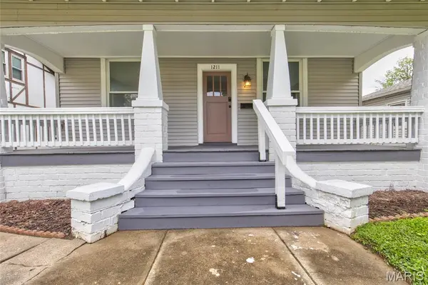 1211 Troy RD, Edwardsville, IL 62025