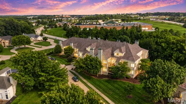 1608 Lake Knoll DR #1A, Lake St Louis, MO 63367