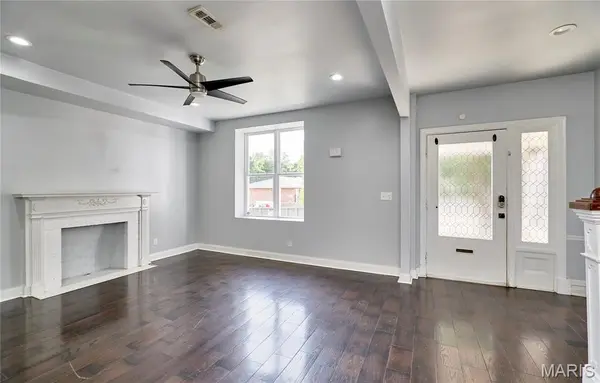 3007 Chippewa ST, St Louis, MO 63118