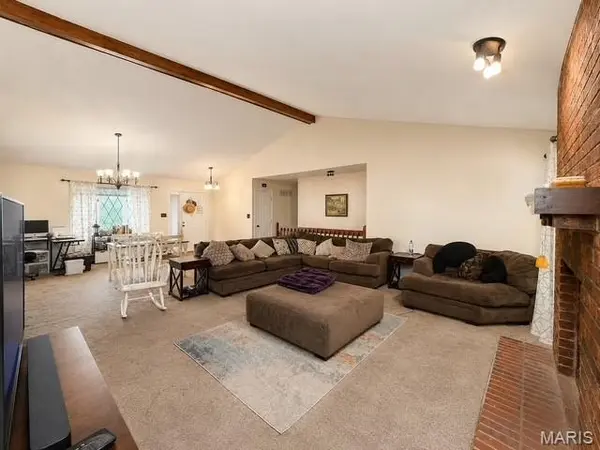 2117 Beam PL, Florissant, MO 63031