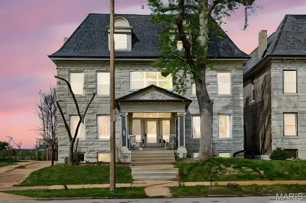 5137 Washington PL, St Louis, MO 63108