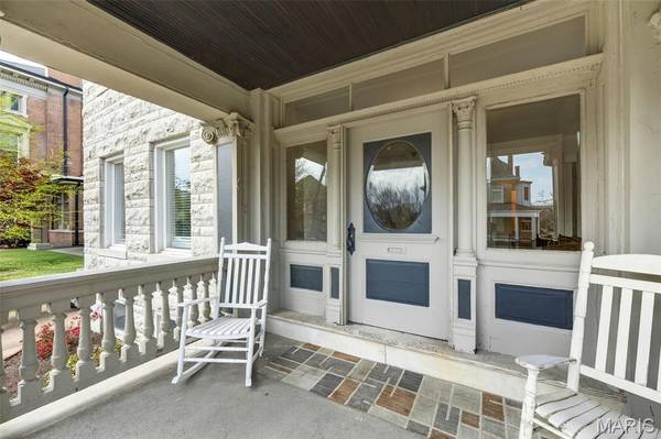 5137 Washington PL, St Louis, MO 63108