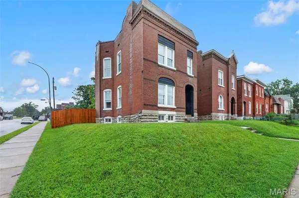 6827 Minnesota AVE, St Louis, MO 63111