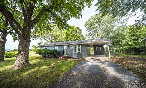 1 Marion DR, St James, MO 65559