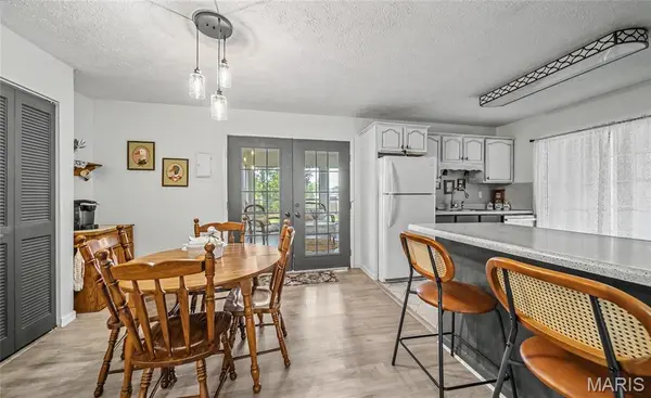 1 Marion DR, St James, MO 65559
