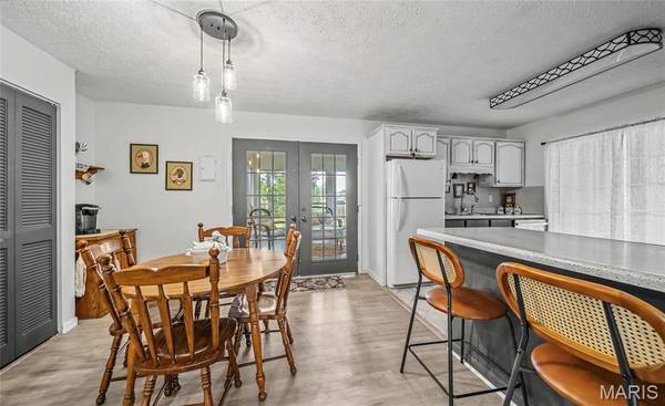 1 Marion DR, St James, MO 65559