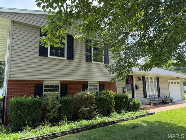 212 Whitehall DR, O'fallon, IL 62269