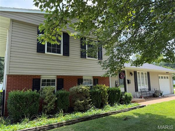 212 Whitehall DR, O'fallon, IL 62269