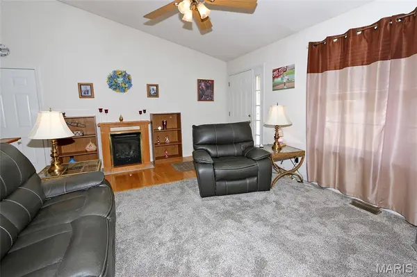 1289 Summergate Pkwy #2B, St Peters, MO 63303
