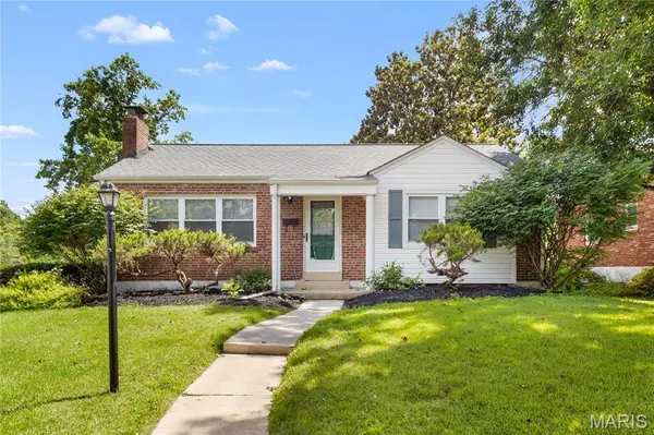 2 W Rose AVE, Webster Groves, MO 63119