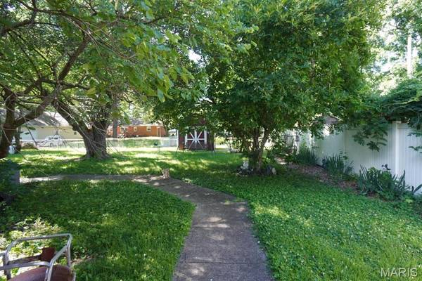 2504 Angela DR, Granite City, IL 62040