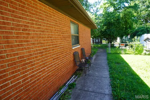 2504 Angela DR, Granite City, IL 62040