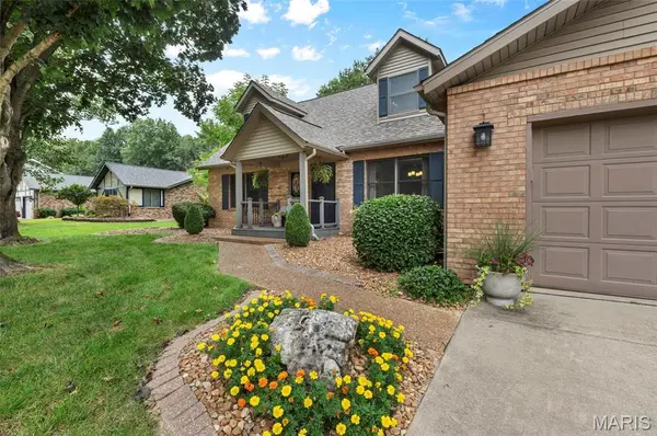 37 Sequoia DR, Troy, IL 62294