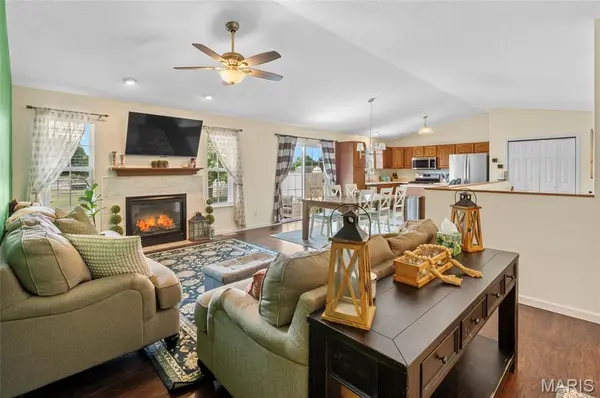 145 Jessica DR, St Jacob, IL 62281