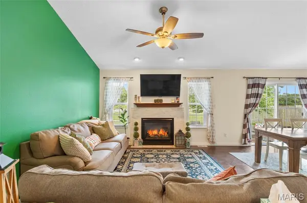 145 Jessica DR, St Jacob, IL 62281