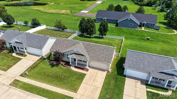 225 Brookstone Creek DR, Wentzville, MO 63385