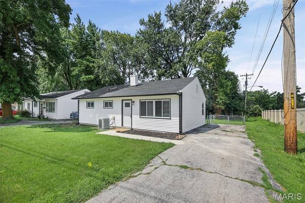 1009 Royal Heights RD, Belleville, IL 62226