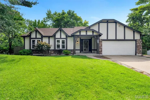 1035 Rosary Tree CT, Florissant, MO 63031