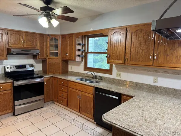2021 BRIAN St, Vandalia, IL 62471