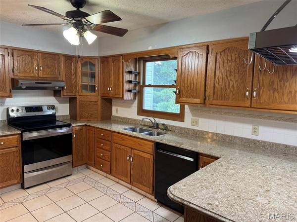 2021 BRIAN St, Vandalia, IL 62471