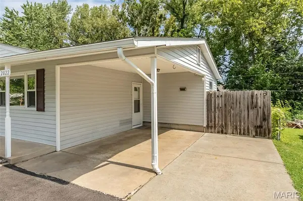 2022 Dawson DR, St Charles, MO 63301