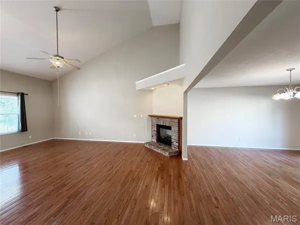 923 Victoria LN, O'fallon, IL 62269