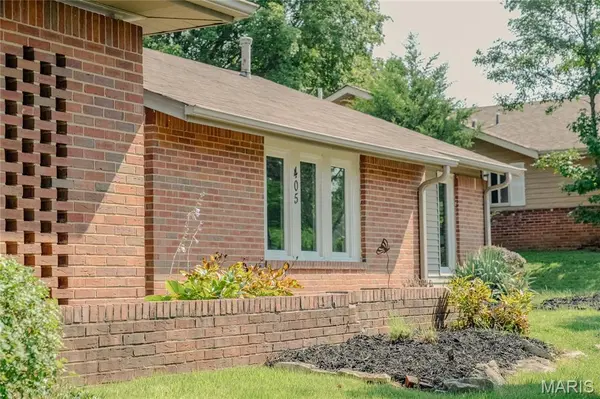 405 Brass Lamp DR, Ballwin, MO 63011