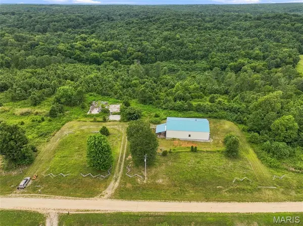 18133 Jaybird LN, Lebanon, MO 65536