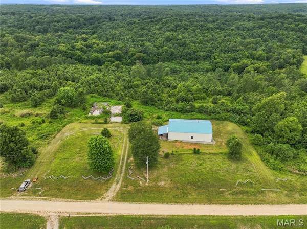 18133 Jaybird LN, Lebanon, MO 65536
