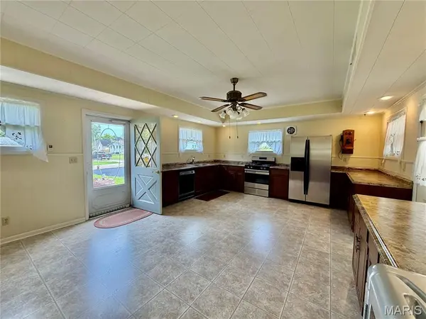 212 W 3rd ST, New London, MO 63459