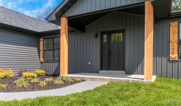 10 Pershing CIR, O'fallon, MO 63366