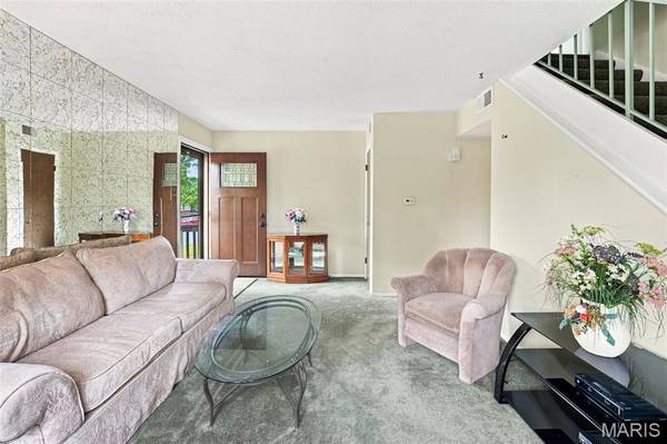 11138 Towering Pines DR, St Louis, MO 63136