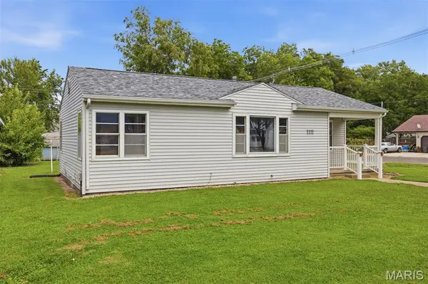 1111 Mulliken ST, Carlyle, IL 62231