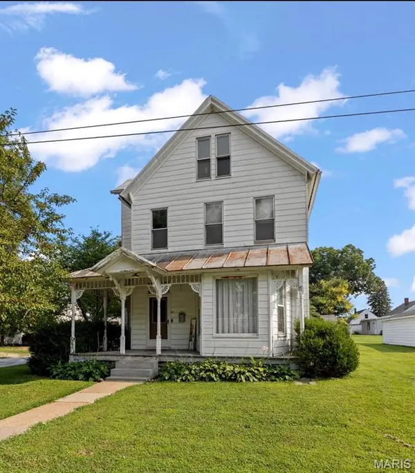 114 W Pine ST, Red Bud, IL 62278
