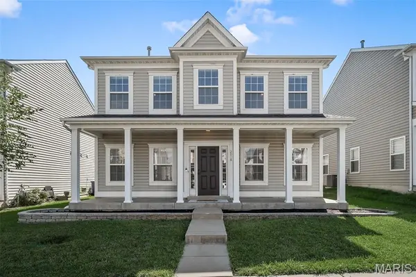 2018 Village Glen DR, Wentzville, MO 63385