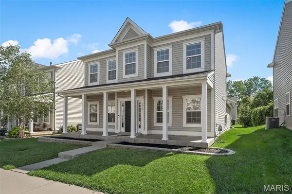 2018 Village Glen DR, Wentzville, MO 63385