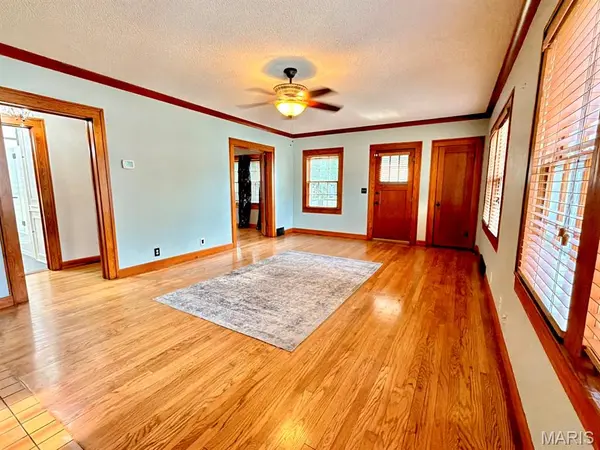 15 S Hickory ST, Dexter, MO 63841