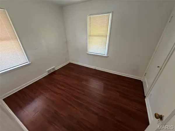 8300 Orchard AVE, St Louis, MO 63132