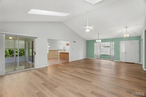 3033 Stony Ridge CT, St Louis, MO 63129