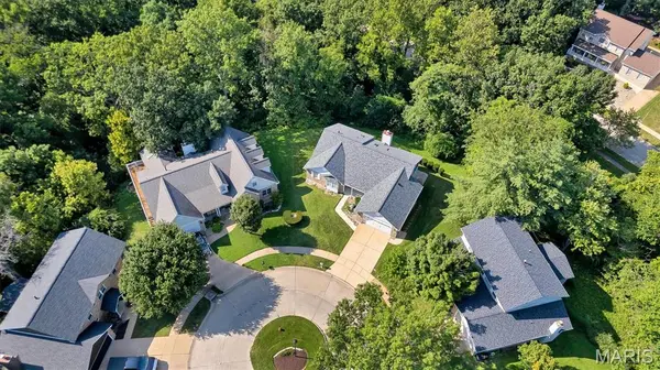 3033 Stony Ridge CT, St Louis, MO 63129