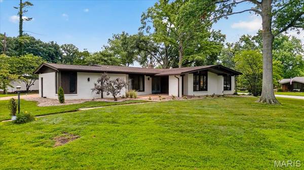 401 Andover LN, Ballwin, MO 63011
