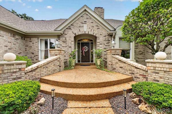 1217 Grey Fox RUN, Weldon Spring, MO 63304