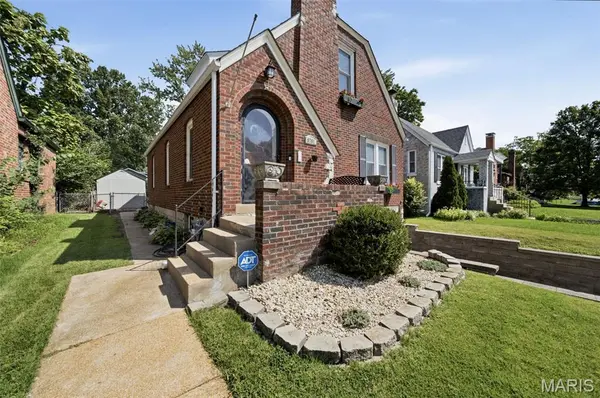 8781 Bridgeport AVE, St Louis, MO 63144